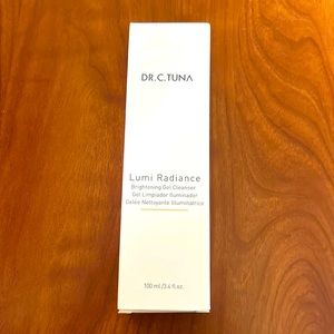 Farmasi Dr. C. Tuna Lumi Radiance brightening gel cleanser